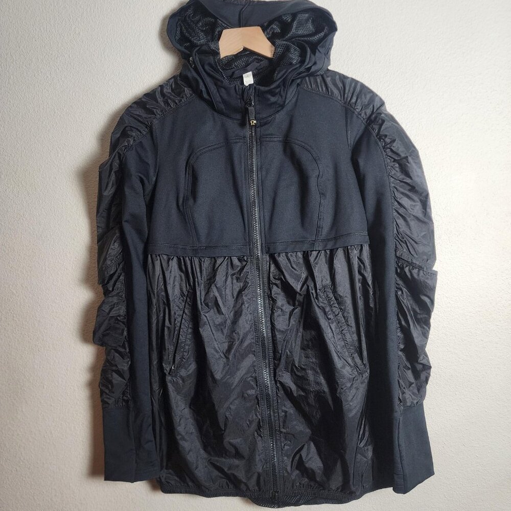 Lululemon Jacket Womens 8 Black Hooded Lightweight Ruched Windbreaker Athletic